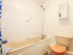 Un baño de 1 Crowlands Cottages 19 fotos más