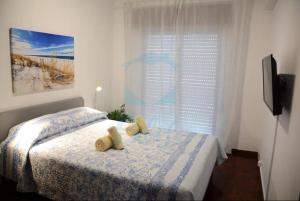 a bedroom with a bed with two towels on it at Blife Julya private rooms in Faro