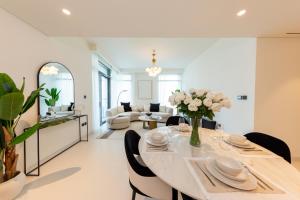 Fotografie z fotogalerie ubytování Stunning 2BR with Private Beach Access v Dubaji