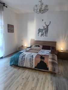 a bedroom with a bed and a chandelier at Happy Guest Apartments - Central Living Borno in Borno