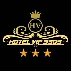 HOTEL VIP 46 SSQS في Bagua Grande: شارة ذهبية مع تاج ونجوم