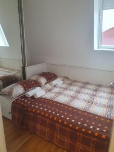 Ένα ή περισσότερα κρεβάτια σε δωμάτιο στο Apartman Darija