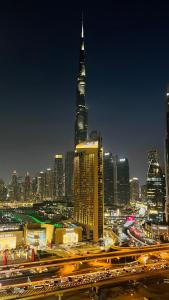 Fotografie z fotogalerie ubytování Livbnb Suites - Elegant 3BR+Maids Room w/ Burj Khalifa View v Dubaji