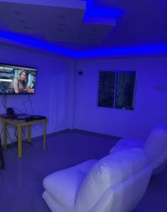 a living room with a white couch and a table at Casa Campestre JO in Polonuevo