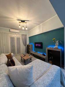 TV a/nebo společenská místnost v ubytování Mairas Ηouse