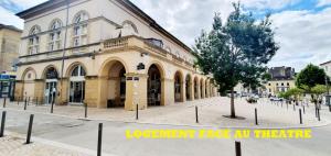 a building on a street with a tree in front of it at Le Wlérick 5- Hyper centre - Au calme -Wifi in Mont-de-Marsan