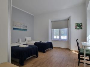 Giường trong phòng chung tại Lightoasis Oeiras 7