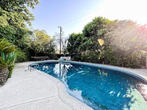 a swimming pool with blue water in a yard at Relaxing 6 BR Oasis with Pool - Lou1 in Los Angeles
