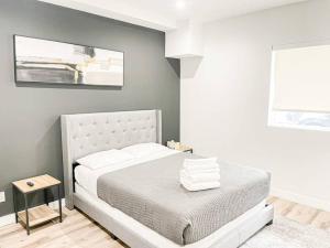 a bedroom with a white bed and a window at Ideal Townhouse in Mid City - CR1-CUL in Los Angeles