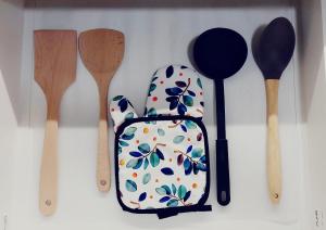 a group of wooden spoons and a lunch box at Cordvba Osario Centro in Córdoba