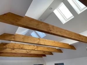 a wooden beam in a ceiling with windows at Ferienhaus Altes Fischerhaus in Binz