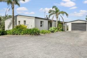 Serene Breeze Escape with estuary view