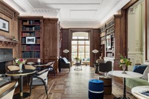 Гостиная зона в Palacio Arriluce Hotel - The Leading Hotels of the World