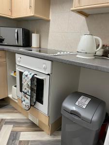 Kuchyň nebo kuchyňský kout v ubytování Our Happy Place Scarborough + 51 fotografií