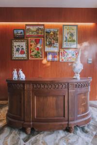 a table with a statue on top of it in a room at Ma Muan Budget & Boutique Chiang Mai in Chiang Mai