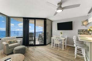 TV a/nebo společenská místnost v ubytování Fun N The Sun at Sunbird #1102W by Nautical Properties