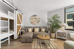 Posezení v ubytování Fun N The Sun at Sunbird #1102W by Nautical Properties + 33 fotografií