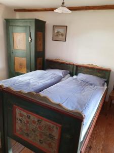 Postel nebo postele na pokoji v ubytování Štramberk V Kútě + 1 fotografie