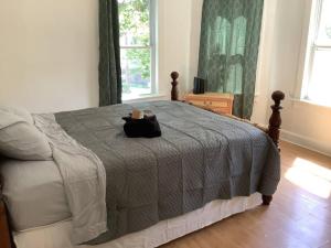 a bedroom with a bed with a black bag on it at Spacious 3 bed by Wilson, Lourdes Hospitals near Vestal in Johnson City