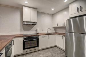 Foto dalla galleria di Modern with Hot Tub & Pool by Ski Country Resorts a Frisco