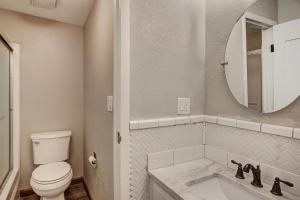 Foto dalla galleria di Modern with Hot Tub & Pool by Ski Country Resorts a Frisco Altre 10 foto