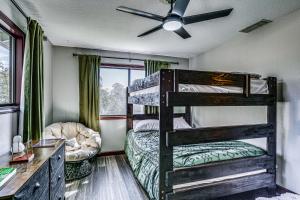 a bedroom with bunk beds and a ceiling fan at Mountain Home Near Yosemite with Well-Being Retreat! in Ahwahnee