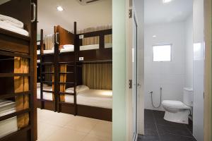Um banheiro em Sri Packers Hotel