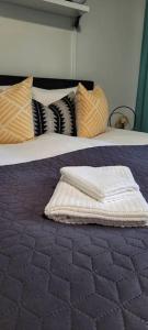 Легло или легла в стая в Upea saunallinen asunto järvinäkymällä.