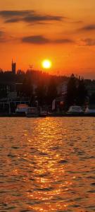 a sunset over a body of water with boats at Upea saunallinen asunto järvinäkymällä. in Jyväskylä