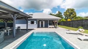 a swimming pool in the backyard of a house at La Villa Daminou, Basse-Terre, Guadeloupe in Lamentin