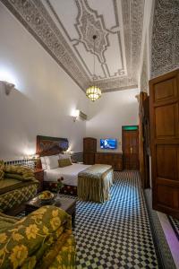 Postel nebo postele na pokoji v ubytování Riad La Perle De La Médina