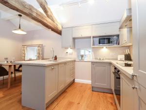 Nhà bếp/bếp nhỏ tại Low Ashmead Cottage