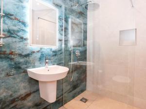 Phòng tắm tại Low Ashmead Cottage +15 ảnh