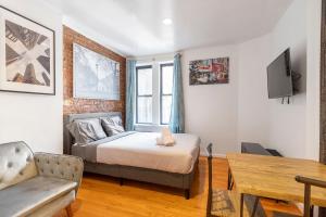 TV/trung tâm giải trí tại The Upper East Side Monthly Rentals Apartments