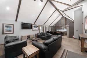 a living room with leather furniture and a dining room at Eagle Nest in Valemount