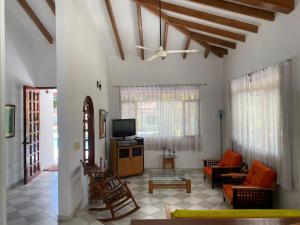 a living room with a couch and a tv at La Quinta A in Carmen de Apicalá