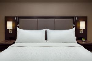 Фотография из галереи Holiday Inn and Suites Phoenix Airport North by IHG в Финиксе