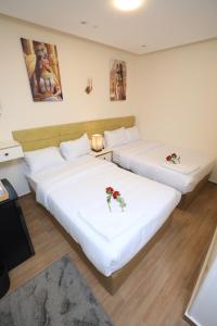 Voodi või voodid majutusasutuse Pyramids Heart Hotel toas