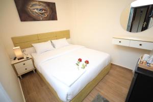 Voodi või voodid majutusasutuse Pyramids Heart Hotel toas