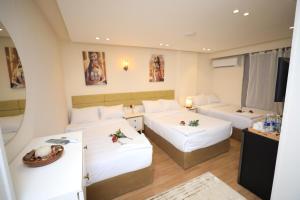Voodi või voodid majutusasutuse Pyramids Heart Hotel toas