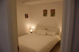 Postel nebo postele na pokoji v ubytování Cosy Beach front Apartment