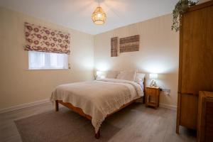 a bedroom with a large bed and a window at Cosy 2 Bedroom flat in Stevenage in Stevenage