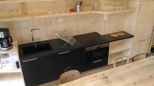 a kitchen with a black counter and a sink at Lons appartement T1 centre ville in Lons-le-Saunier