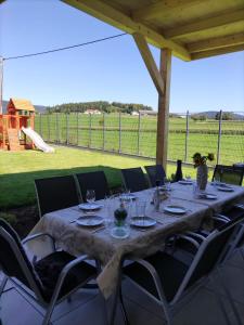 a long table with wine glasses on top of it at S´Neunal in Freundorf