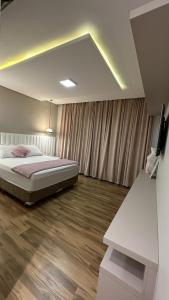 Cama o camas de una habitación en Casa alto padrão com piscina em Foz