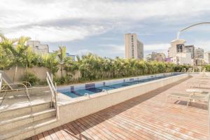 Swimmingpoolen hos eller tæt på Flat surpreendente 4 pessoas em condomínio moderno 02 suites climatizados