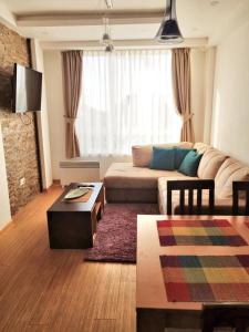 a living room with a couch and a table at Apartman KUTIJA Kopaonik in Kopaonik