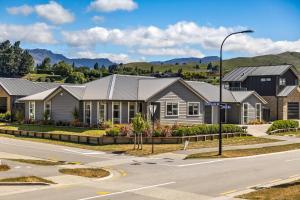 Nespecifikovaný výhled na hory nebo výhled na hory při pohledu z prázdninového domu