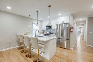 Dapur atau dapur kecil di Irvington Vacation Rental about 20 Mi to Manhattan!