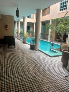 Hotel Riad Taroudant内部或周边的泳池